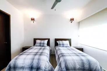 هتل آپارتمان La Poza Suites