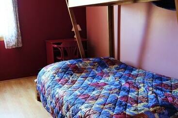 Auberge Internationale Forillon   Hostel