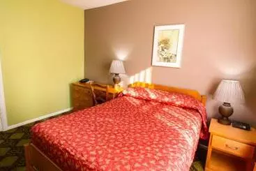James Bay Inn Hotel, Suites & Cottage