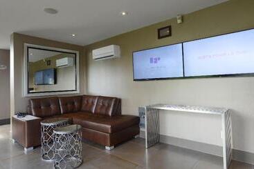 Le Fabreville Motel & Suites