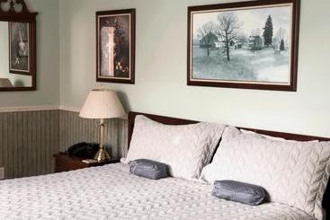 Mahogany Manor Bed & Breakfast