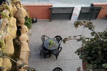 هتل Hostal Sant Roc