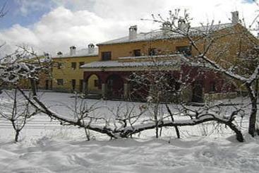 منتجع Caserio Inazares   Montaña, Chimenea, Nieve, Barbacoa
