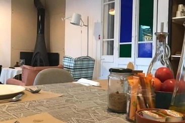 تختخواب و صبحانه Hostal Cling 43