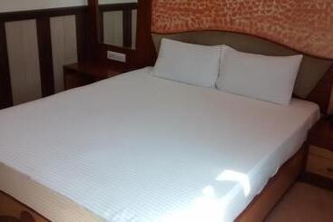 Wingston A Treehouse Hotel, Mathura