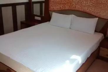 Wingston A Treehouse Hotel, Mathura