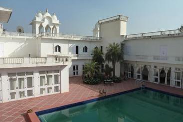 هتل Savista Retreat