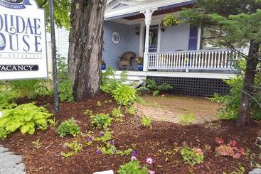 Holidae House Bed & Breakfast