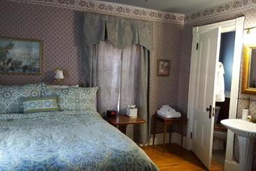 Holidae House Bed & Breakfast