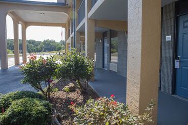 فندق على الطريق Grand Vista