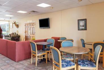 מוטל Traveler's Place Inn & Suites