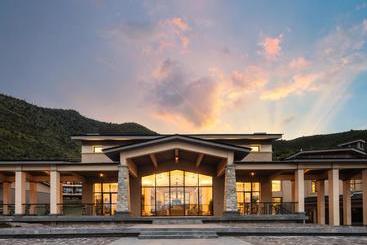 בית מלון כפרי High Mountain Resort Shangri La