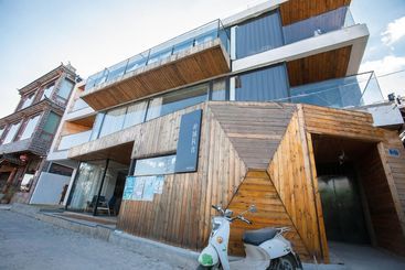 Отель Dali Pure Sea Travelling With