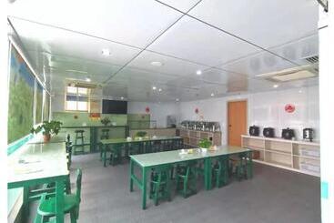 Отель Greentree Inn Guangdong Yangjiang Xiping Road Bus Terminal Station Express