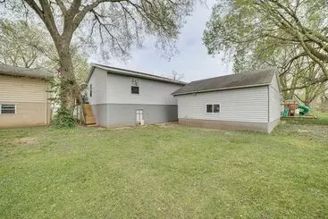 Mökkimajoitus Cozy Illinois Retreat W/ Home Gym & River Views!