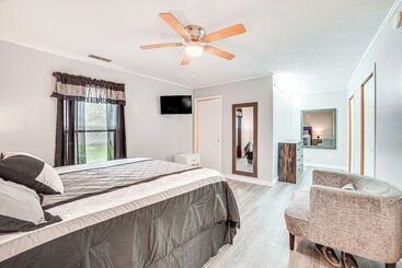 بيت ريفى Cozy Illinois Retreat W/ Home Gym & River Views!