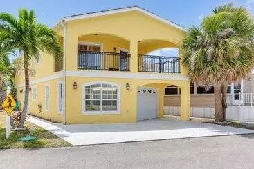 Mökkimajoitus Jensen Beach Home W/ Bbq Grill: Walk To Beach!