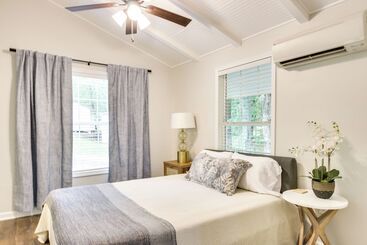 קוטג'' Lakefront Ridgeway Home W/ Deck & Fire Pit!