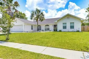 Mökkimajoitus Spacious Long Beach Vacation Home W/ Patio & Grill