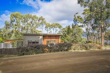 Mökkimajoitus Herlihys On Huon Cabin 1