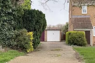 Residenssi Beautiful 3 Bed House In Bedford