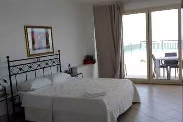 La Nave Sul Mare Di Taormina B&b