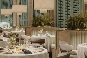 Hotel Crowne Plaza Tashkent By Ihg