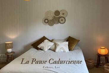 تختخواب و صبحانه La Pause Cadurcienne, Table Et Chambre D Hôtes