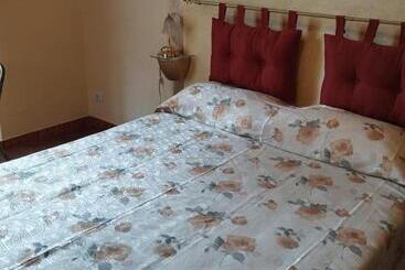 پانسیون The Family House