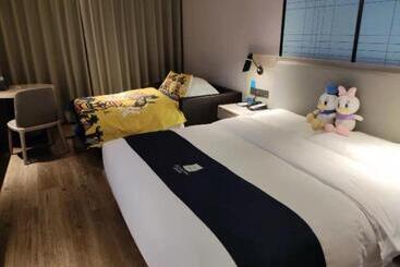 Echarm Hotel Nanchang Bayi Square Metro Station Wushang Mall