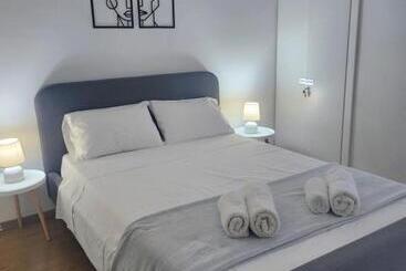 ツーリストアパートメント Harmony Elegant Central Apartment