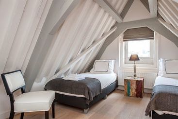 Отель Cityden Canal Area