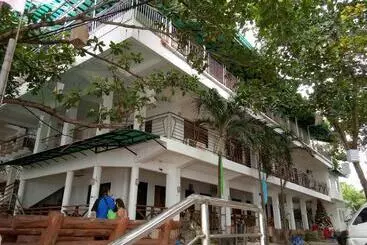 Hotel Hk Beach Resort