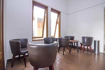 Hotell Residences By Reddoorz Near Rumah Mode