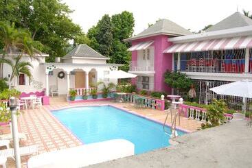 펜션 Pink Hibiscus Guest House