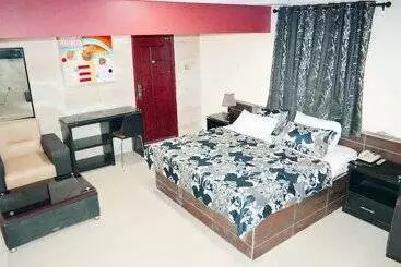 ホテル Inglesias Suites