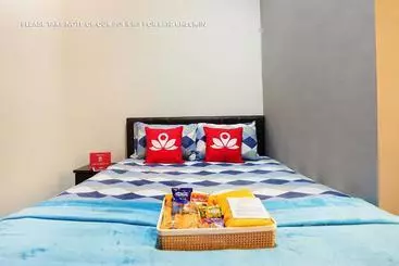ホテル Zen Rooms Nagoya Seraya Mas Center