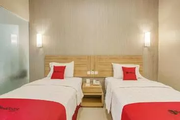 Hotel Sunshine Family Homestay Near Terminal 1 Juanda Airport