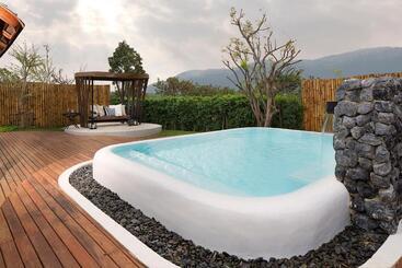 Hotel Boribot Pool Resort