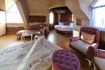 בית מלון כפרי Royal Valentina Castle