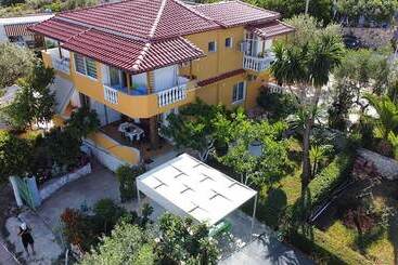 Aparthotel Golden Villa