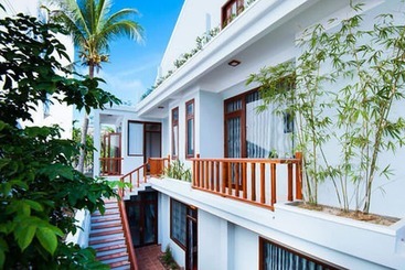 پانسیون Riverside Plum Garden Villa