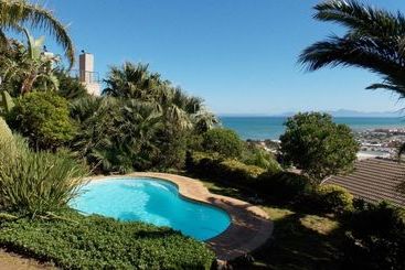 Maison
 Summer Tides