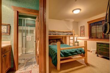 ツーリストアパートメント 7650 Sterling Drive