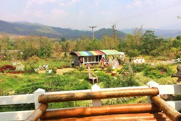 پانسیون Montri Garden House