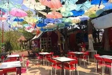 Pensió Montri Garden House