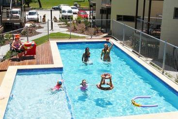 Общежитие Emu's Beach Resort