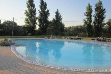 צימר Tenuta Monaci La Murra