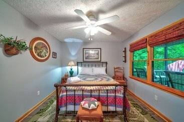 بيت ريفى 2 Bedroom Home In Ellijay! Private Hot Tub And Sunset Views