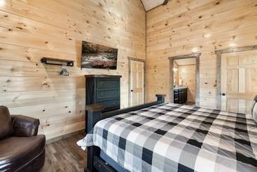 별장 Modern Cabin W/ Pool, Hot Tub, Games & More!